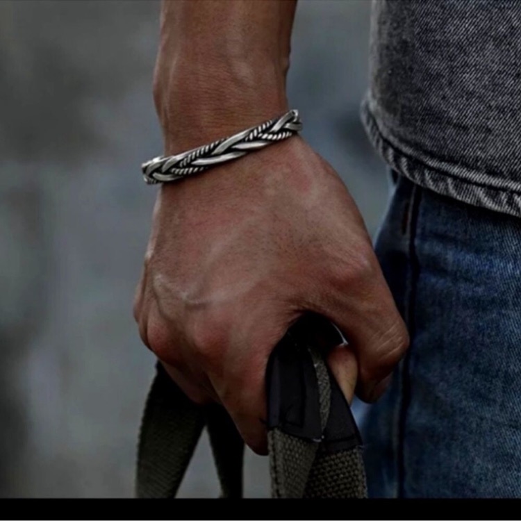 New Stainless Silver Mens Modern Twist Bracelet